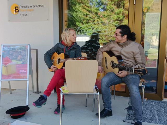 Kathrin und Valentino mit musikalischer Einlage